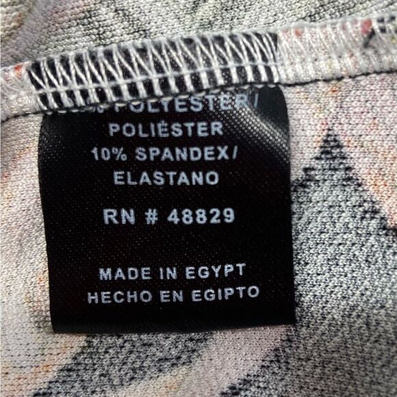 Rogue Collection Black Floral Asymmetrical Top Size 1X - Picture 6 of 8